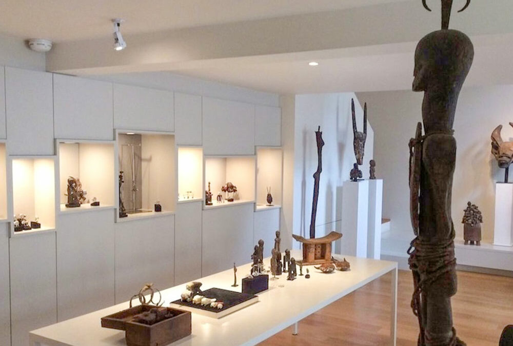 « Magnetism » autour de statues et bijoux vaudous – Parution dans Le Point Afrique
